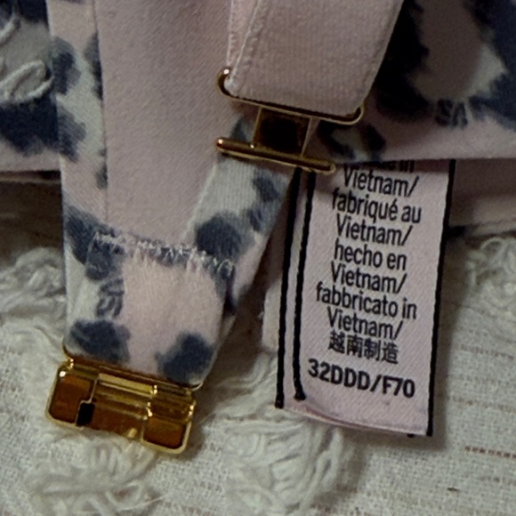 Victoria’s Secret Leopard Print Bra 32DDD/34DD smoke free home - Picture 6 of 6